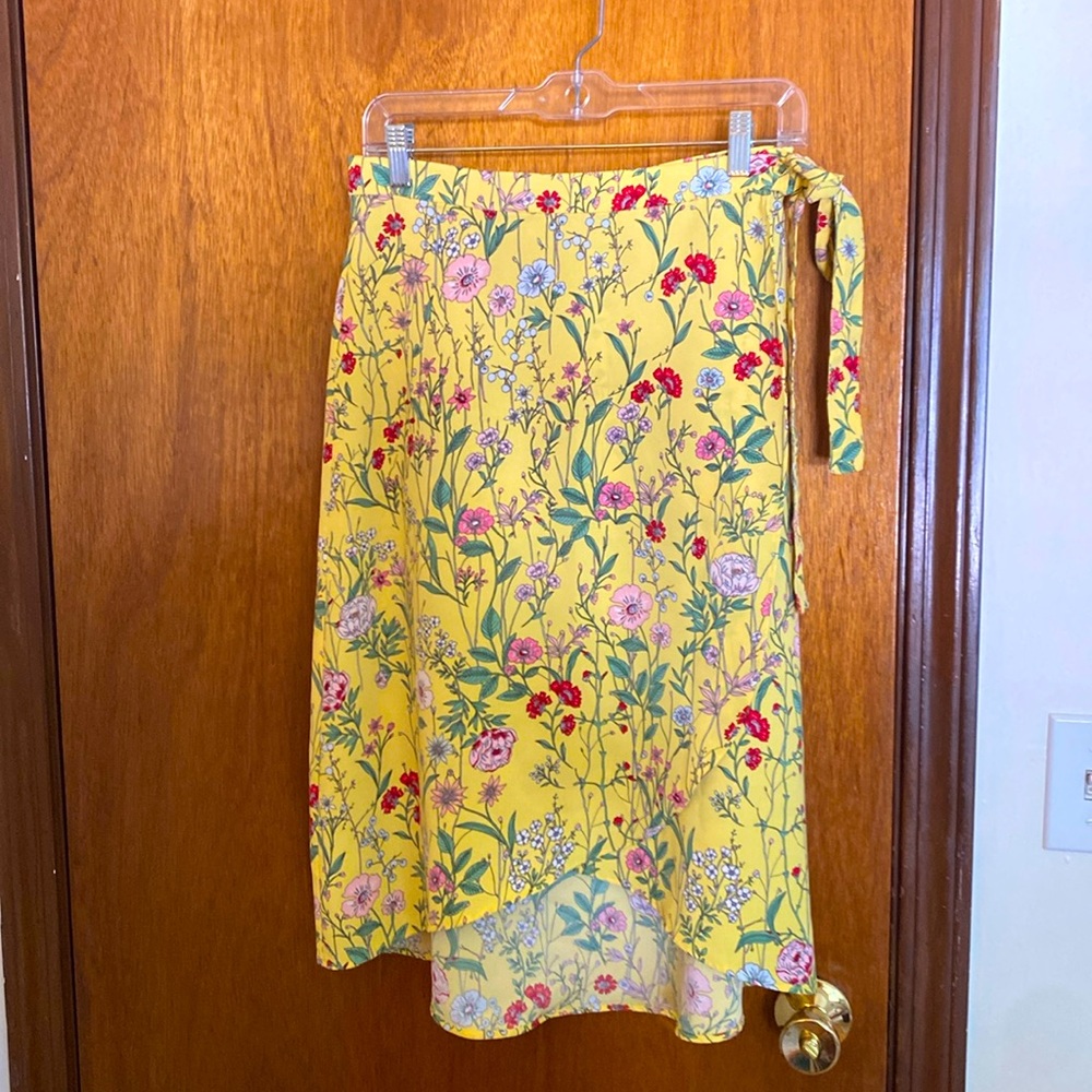 LOFT size 4P; wrap around skirt; hi-low hemline